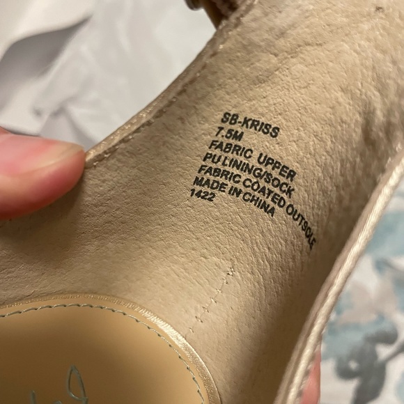 Betsey Johnson x David’s Bridal Block Heels - Picture 5 of 9